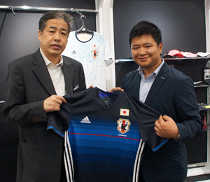 第29回　サッカー日本代表の新ユニフォームのコンセプトに二宮清純が迫る　～サッカー日本代表ユニフォーム～