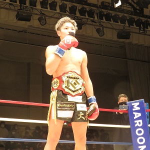 17歳・久井大夢、プロ３戦目でベルト獲得！ 大谷翔司は再起戦でKO勝ち　～KNOCK OUT～