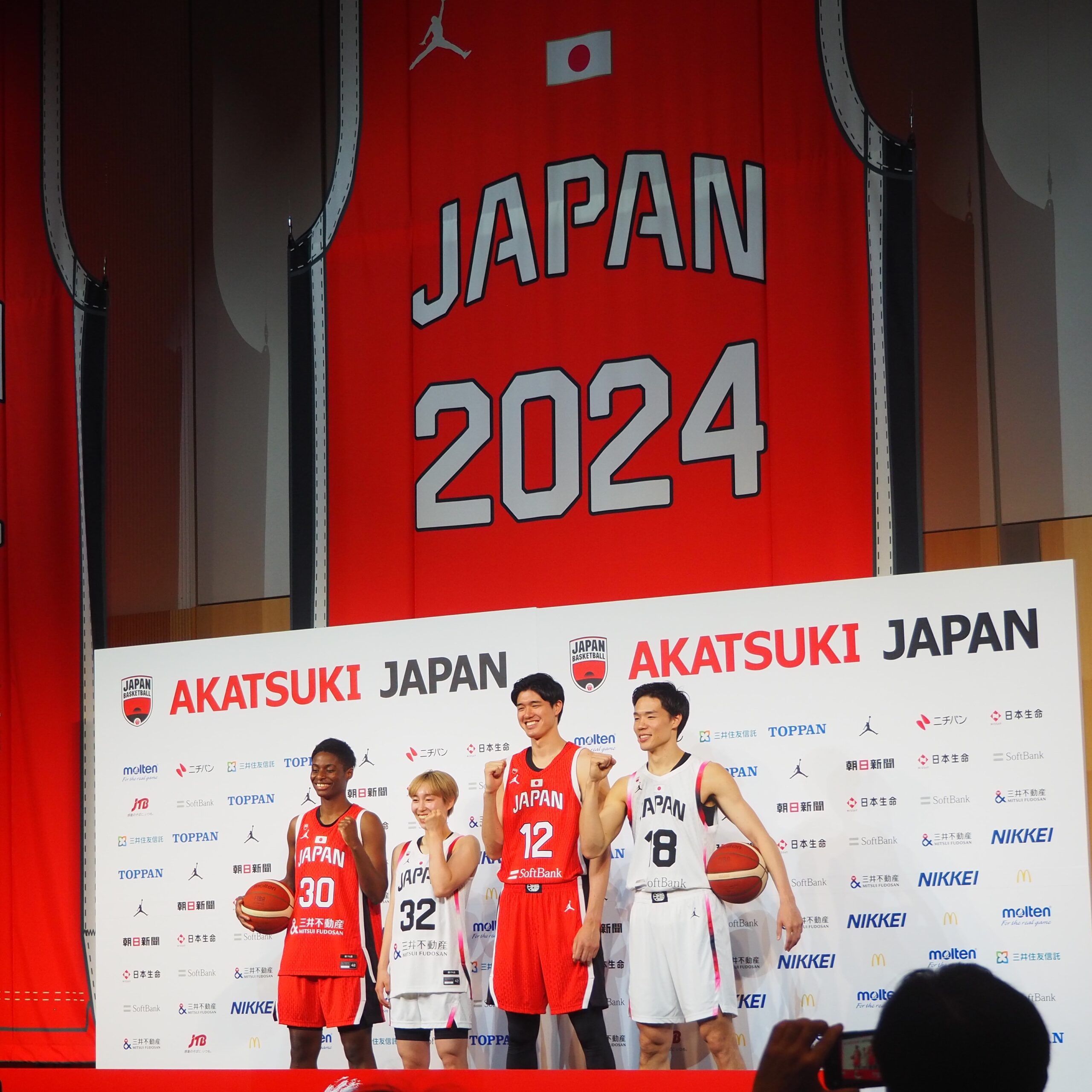 男女日本代表、新ユニホーム着用でパリへの想いを語る　～バスケットボール～